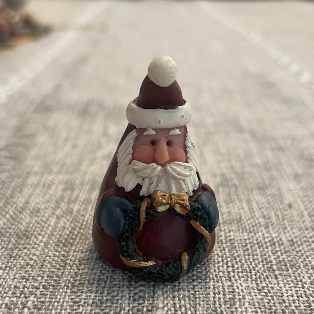 Festive Santa Figurine Set - Red and White - Picture 4 of 5